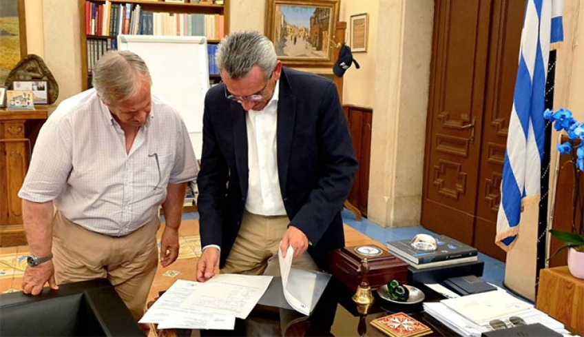 Συνάντηση εργασίας του Περιφερειάρχη Νοτίου Αιγαίου, Γιώργου Χατζημάρκου, με το νεοεκλεγέντα Δήμαρχο Καλύμνου, Δημήτρη Διακομιχάλη