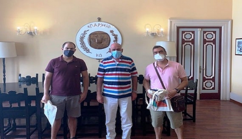 Με ιδιαίτερη χαρά ο Έπαρχος Κω-Νισύρου υποδέχθηκε στο Επαρχείο, τον κο Κοτσαμπάσογλου Αντώνιο