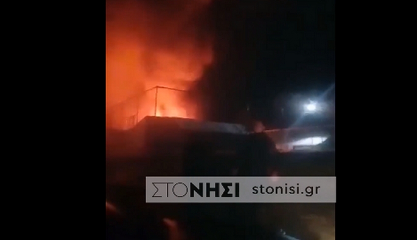 Στις φλόγες η δομή φιλοξενίας στη Συκαμνιά Μυτιλήνης