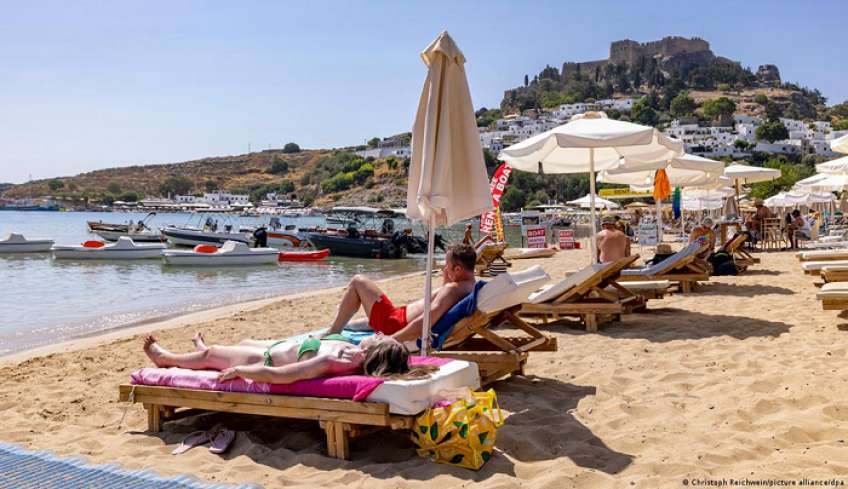 Οι τρεις περιοχές με τουρίστες έως τα τέλη Οκτωβρίου – Το νησί “ναυαρχίδα” και η σταθερή επιλογή