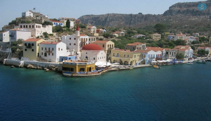 Με ψυχραιμία παρακολουθούν οι κάτοικοι στο Καστελόριζο τις εξελίξεις – Συνεχίζονται οι αφίξεις Tούρκων τουριστών
