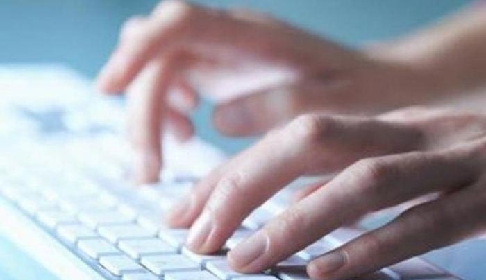 Γιατί πρέπει να σταματήσετε να γκουγκλάρετε τα συμπτώματά σας