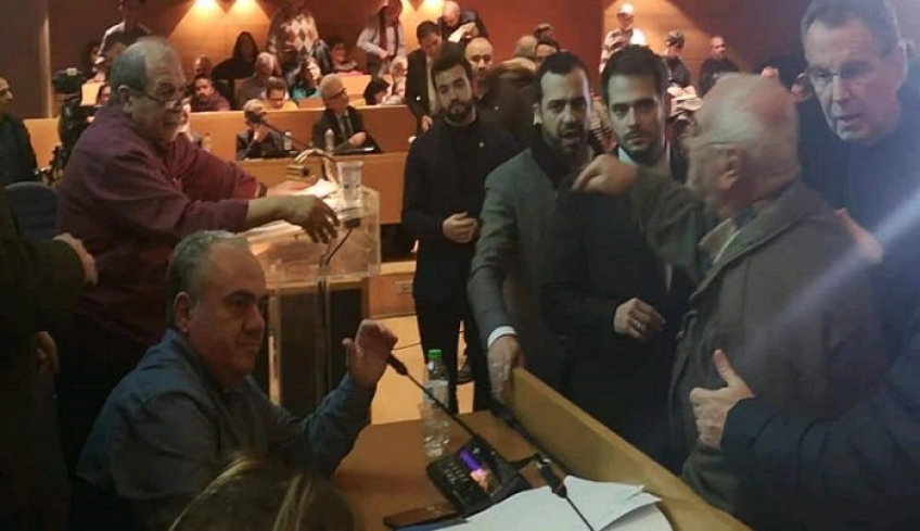 Χαμός και διακοπές στη συνεδρίαση για τον ΟΑΣΘ – Αποδοκιμάστηκαν Νοτοπούλου και Παππάς [βίντεο]