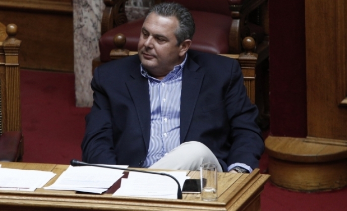 Ο Π. Καμμένος παραδέχτηκε ότι πήγε με την υπηρεσιακή Jaguar για ψώνια
