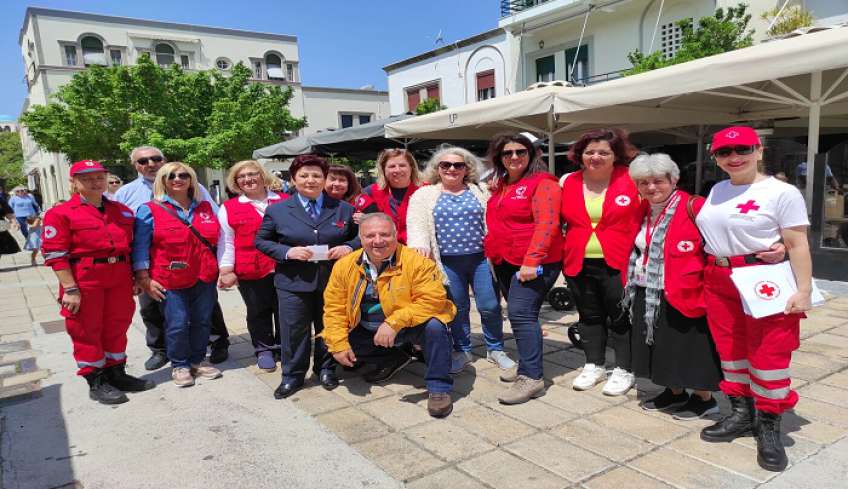 Δωρεάν παρουσίαση Α' Βοηθειών , μέτρηση σακχάρου και λήψη αρτηριακής πίεσης, με αφορμή την Παγκόσμια Ημέρα Ερυθρού Σταυρού