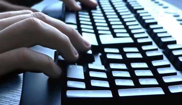Νέα έρευνα: Καταστροφική για την υγεία μας η αλόγιστη χρήση υπολογιστή!