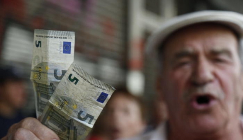 Μείωση συντάξεων και αφορολόγητου με αντίδοτο μειώσεις σε ΦΠΑ και φόρους