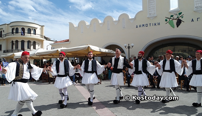 Με πολύ κόσμο και οι Παραδοσιακοί Χοροί στην πλατεία Ελευθερίας (φωτό - βίντεο)