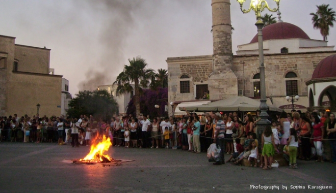 ΠΡΟΣΚΛΗΣΗ: αναπαράσταση του φανού και του κλήδονα στην Πλατεία Ελευθερίας