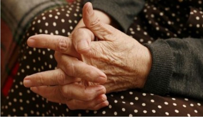 Συνελήφθη 70χρονη ημεδαπή για μεγάλες οφειλές προς το Δημόσιο