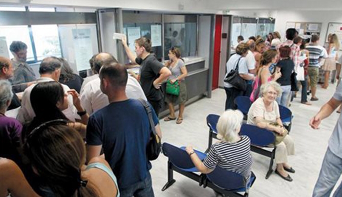 Τα Ταμεία «σπάνε» τα κουρεμένα ομόλογα για να πληρώσουν συντάξεις