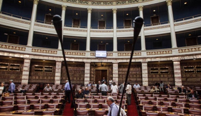 Αποχώρησε και η ΝΔ – Συνεχίζεται η “βροχή” από τροπολογίες