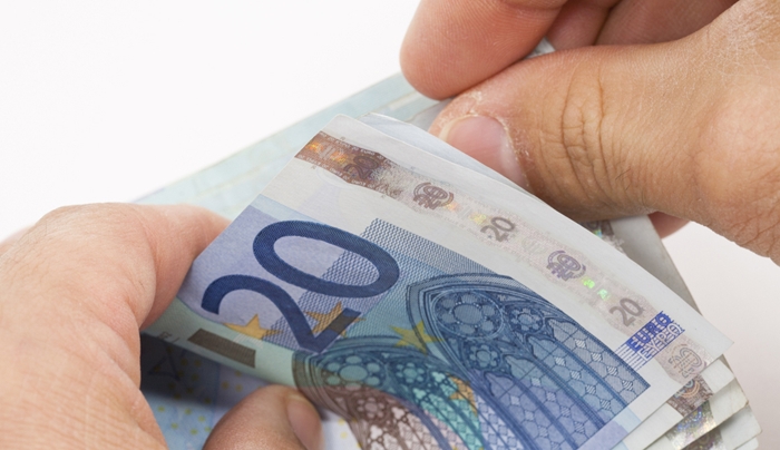 Τσεκούρι 167 ευρώ στην κατώτατη σύνταξη