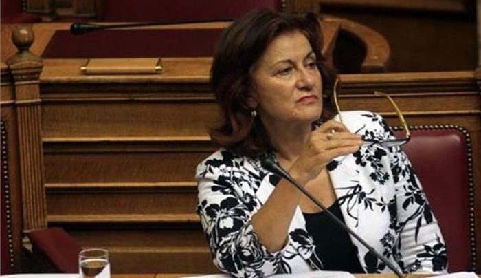Προκαλεί η Θεανώ Φωτίου: Δεν έγινε και καμία φοβερή περικοπή στις συντάξεις