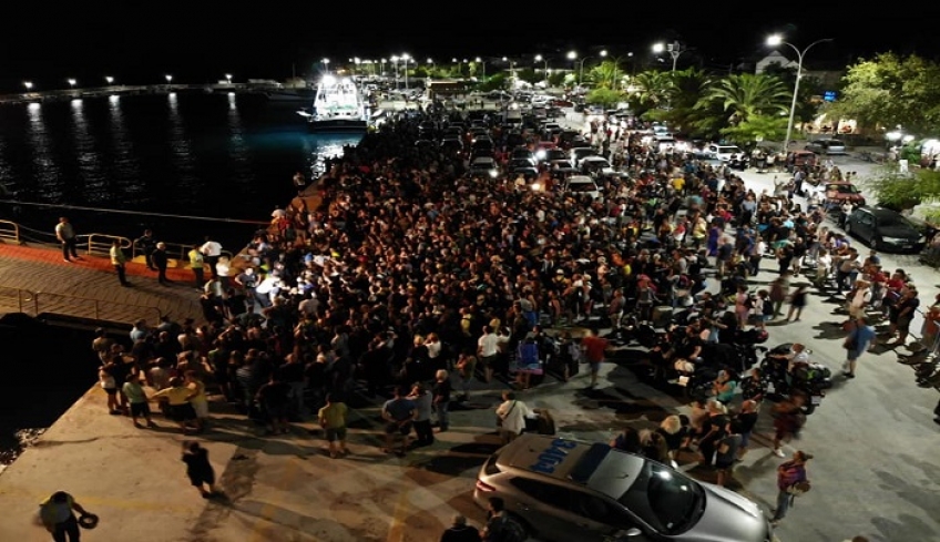 «Γολγοθάς» στη Σαμοθράκη: Αγανακτισμένοι επιβάτες πολιόρκησαν το πλοίο!