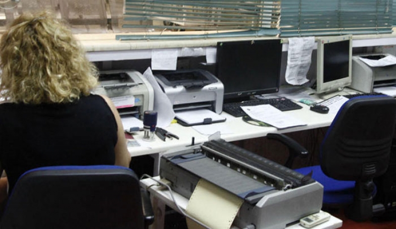 «Φάμπρικα» διορισμών με 100.000 συμβασιούχους στο Δημόσιο