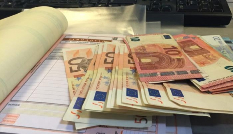 Ανοίγουν ξανά τα μπλοκάκια τους προκειμένου να μπουν στην ρύθμιση των 120 δόσεων