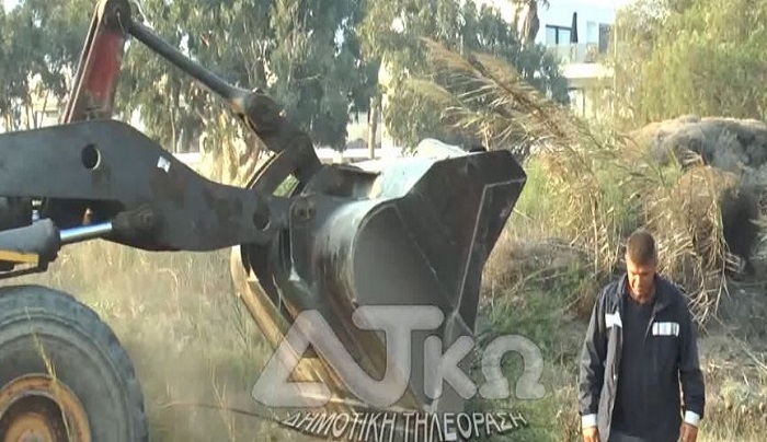 ΑΠΟΜΑΚΡΥΝΘΗΚΕ ΑΠΟ ΤΗΝ ΠΑΡΑΛΙΑ ΤΟΥ ΦΑΡΟΥ ΣΤΗΝ ΛΑΜΠΗ Η ΑΧΡΗΣΤΕΜΕΝΗ ΧΗΜΙΚΗ ΤΟΥΑΛΕΤΑ