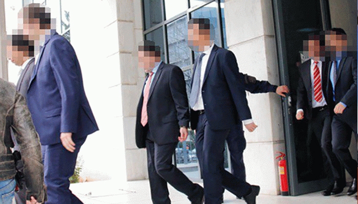 Ελεύθερος ένας από τους οκτώ Τούρκους, θα φρουρείται επί 24ώρου βάσεως-Hurriyet: Απόφαση σκάνδαλο