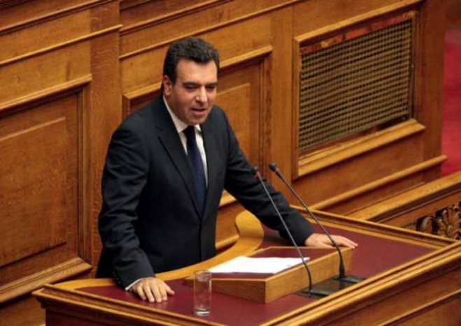 ΜΑΝΟΣ ΚΟΝΣΟΛΑΣ: ''Πού πήγαν τα έσοδα από το σπατόσημο; - Ερώτηση στον Υπουργό Μεταφορών''