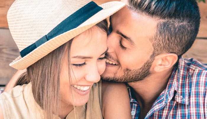 Το νέο trend στις σχέσεις λέγεται love bombing και είναι χειρότερο από το να αδιαφορεί ο άλλος για σένα
