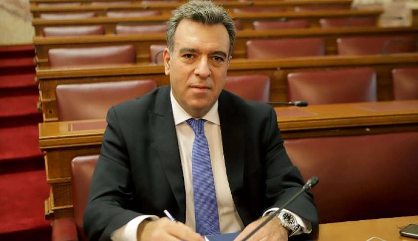 Πρωτοβουλία M. Κόνσολα για να αντιμετωπιστεί το πρόβλημα των υπέρογκων χρεώσεων τραπεζικών συναλλαγών στα μικρά νησιά
