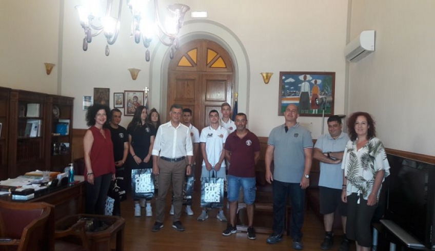 Ιπποκράτης: 300 μάσκες παρέδωσαν στον Δήμαρχο Κω μέλη της διοίκησης και αντιπροσωπεία της ομάδας