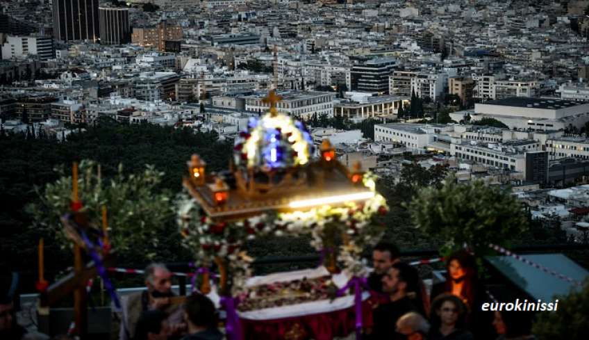 Μεγάλη Παρασκευή: Οι Μεγάλες Ώρες, η Αποκαθήλωση του Εσταυρωμένου και η περιφορά του Επιταφίου