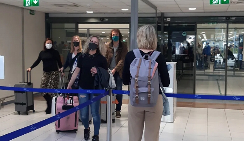 Έφθασαν στη Ρόδο οι Ολλανδοί τουρίστες που συμμετέχουν σε ειδικό πρόγραμμα διακοπών