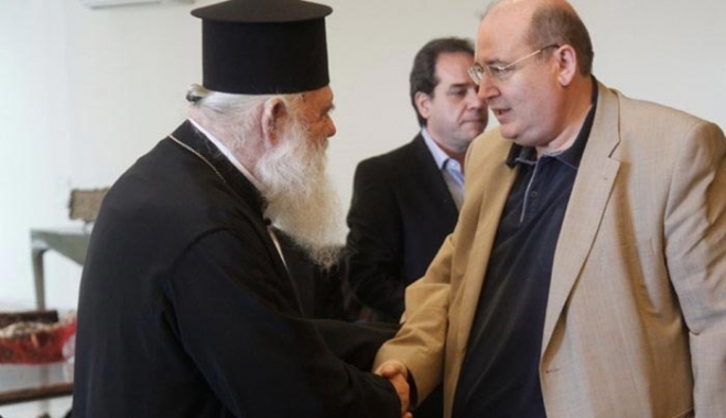 Ιερή οργή για τα «απαράδεκτα» Θρησκευτικά και την επίθεση Φίλη