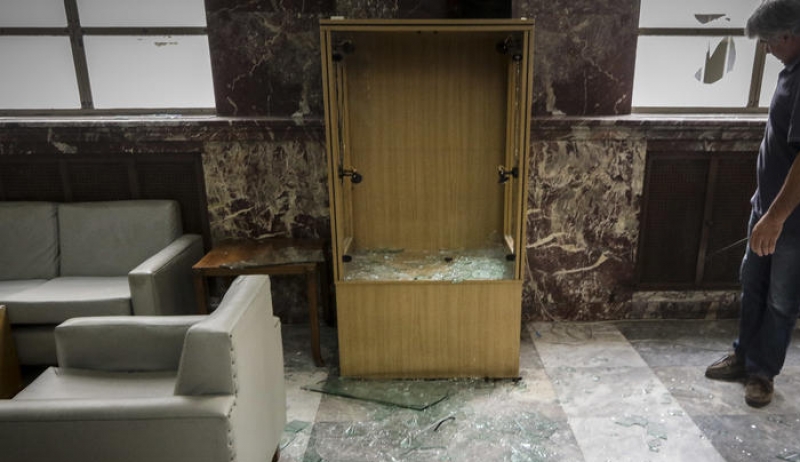 Εισβολή αναρχικών στο υπουργείο Εμπορίου για τον Κουφοντίνα