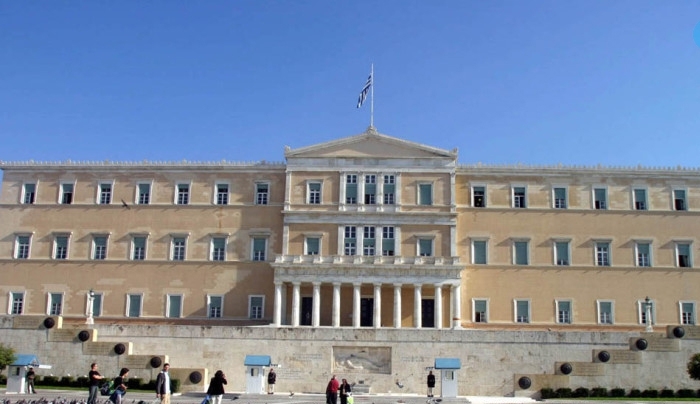 Εκλογές τώρα ή διερευνητικές: Διχάζει η ερμηνεία του Συντάγματος