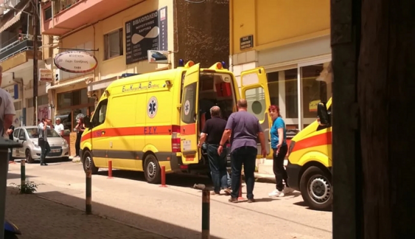 Επίθεση με τσεκούρι στη ΔΟΥ Κοζάνης: Υπέκυψε τελικά ο 56χρονος εφοριακός