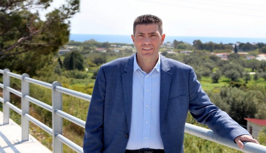 Ο Νίκος Νικολής, υποψήφιoς για μια ακόμη θητεία με τον Γιώργο Χατζημάρκο