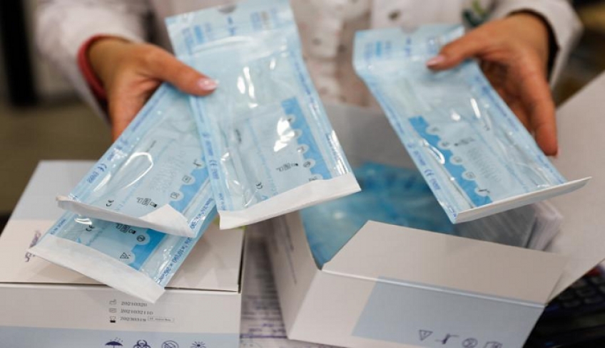 Ανεμβολίαστοι εργαζόμενοι: Νέο πρόστιμο 300 ευρώ αν δεν δηλώνουν το self test