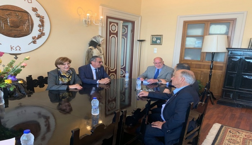 Συνάντηση εργασίας του Επάρχου Κω Νισύρου Ιωάννη Καμπανή με τον πρόεδρο του Επιμελητηρίου Δωδεκανήσου Παππού Ιωάννη, και μέλη του Δ.Σ.