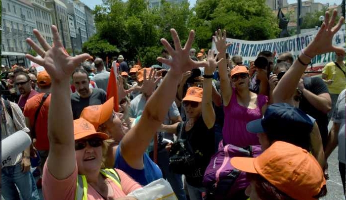 Υπό απόλυση χιλιάδες συμβασιούχοι  -Τι σημαίνει η εγκύκλιος του ΥΠΕΣ