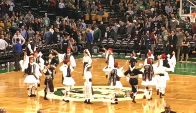 NBA: Γέμισε Ελλάδα το TD Garden των Σέλτικς στην ελληνική βραδιά
