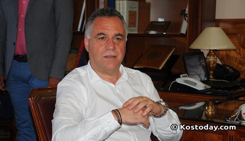“Ο Δήμαρχος Κω συνομιλεί με τους πολίτες.”