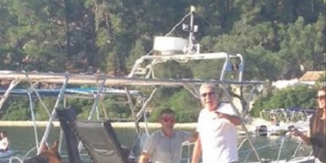 Αν είναι δυνατόν: Ξύλο και βρισιές στους Παξούς για τον Ρομπέρτο Καβάλι!