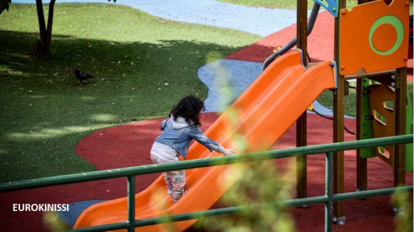 Αλεξανδρούπολη: Νονά δεν δίνει το βαπτιστήρι της στους γονείς - "Θέλω το παιδί μου" ξεσπά η μητέρα