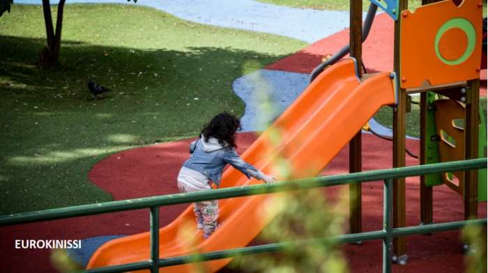 Αλεξανδρούπολη: Νονά δεν δίνει το βαπτιστήρι της στους γονείς - "Θέλω το παιδί μου" ξεσπά η μητέρα