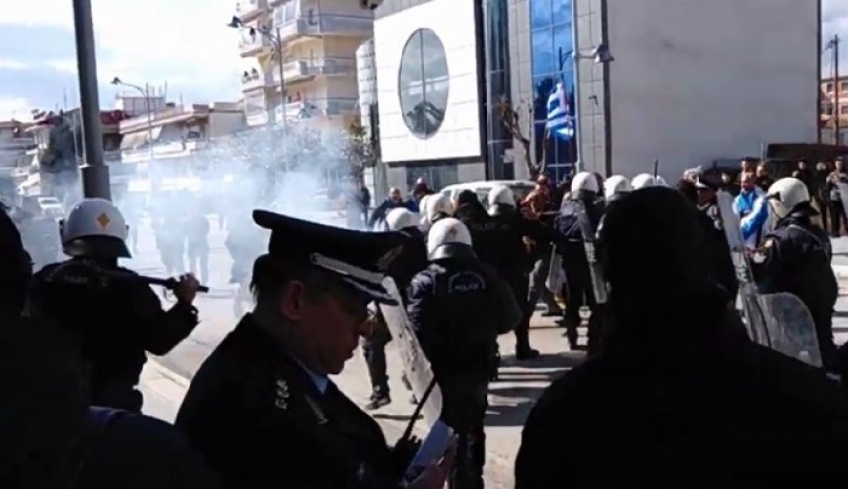 Αποδοκίμασαν την Γεροβασίλη στην Πτολεμαΐδα - Επεισόδια και ένας τραυματίας - ΒΙΝΤΕΟ