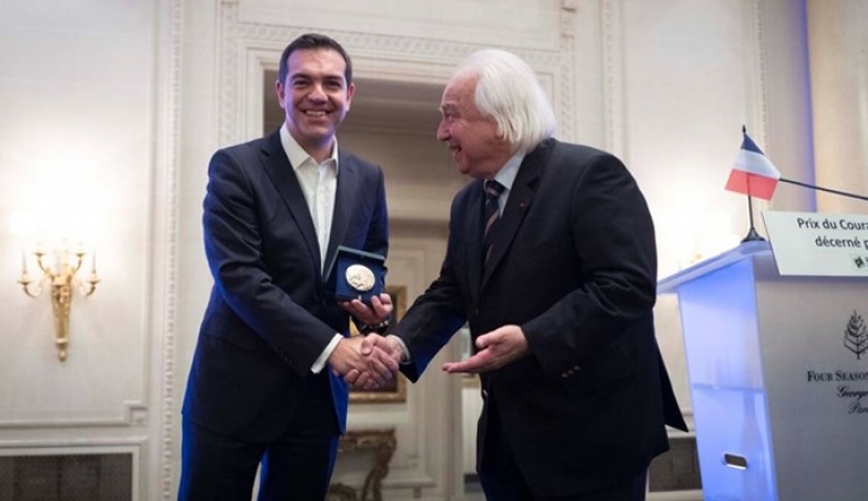Η βράβευση του Αλέξη Τσίπρα για το πολιτικό του σθένος – Τι εκμυστηρεύτηκε στην ομιλία του - ΒΙΝΤΕΟ