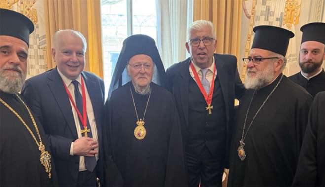 Τιμητική παρουσία του Μητροπολίτη Ναθαναήλ στην ιστορική βράβευση του Πατριάρχη στο Κοινοβούλιο