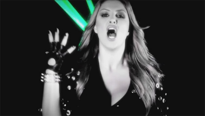 Don't Hold Back On Love το καινούργιο video clip της Έλενας Παπαρίζου