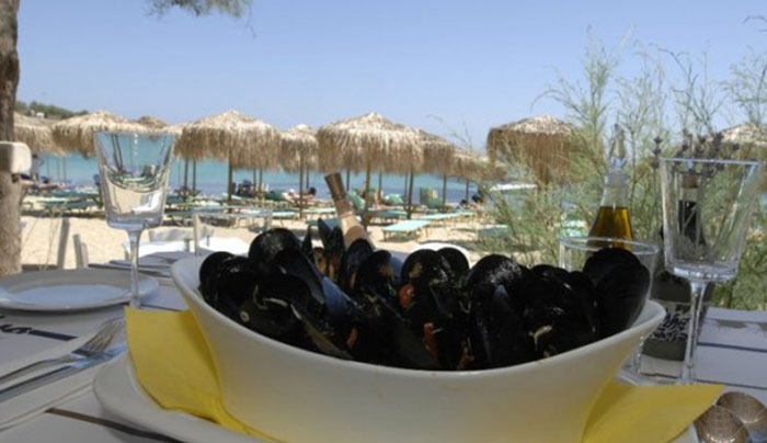 Εγκεφαλικά μοιράζει ο φετινός τιμοκατάλογος σε εστιατόριο της Μυκόνου! -Δείτε τον