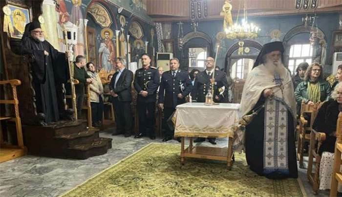 Ὁ Σεβασμιώτατος Μητροπολίτης Κώου καί Νισύρου κ. Ναθαναήλ μετέφερε τό Ἅγιο Φῶς στή Νίσυρο