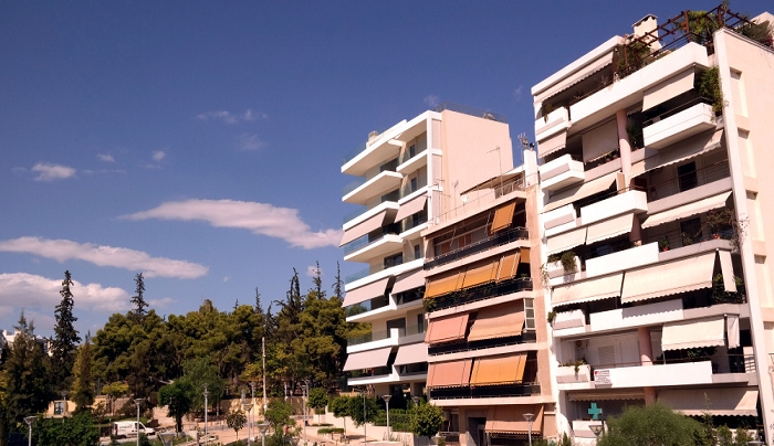 Δικαστική απόφαση-«βόμβα» για το Airbnb: Ένοικοι πολυκατοικίας θα μπορούν να καταθέτουν αγωγή κατά της μίσθωσης