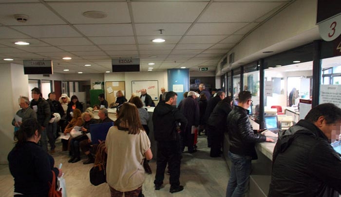 Νέοι φόροι ακόμη και στα εισοδήματα των 580 ευρώ τον μήνα